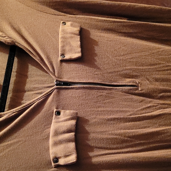 Long Sleeves Dressy Shirt - Picture 2 of 3